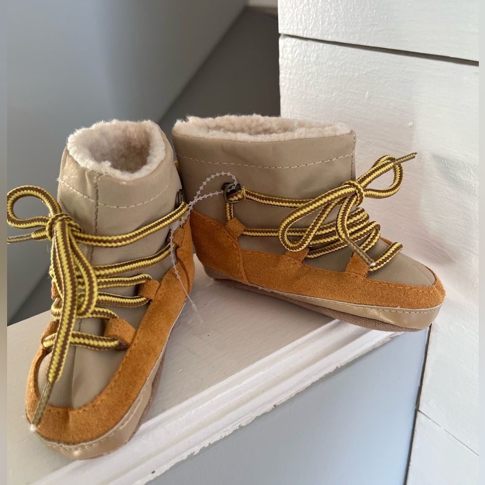 GAP Kids Lace-Up Winter Boots in Tan and Mustard